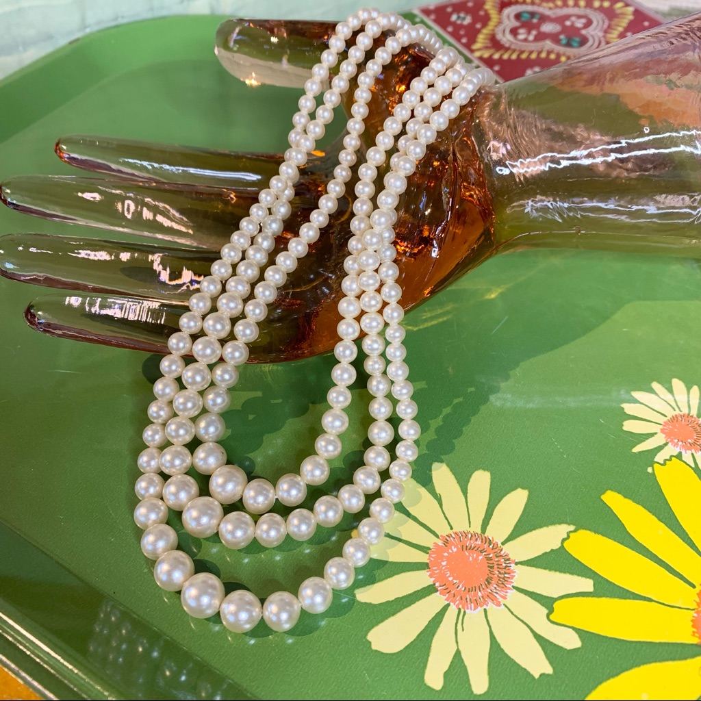 Triple Strand Faux Pearl Necklace 25$